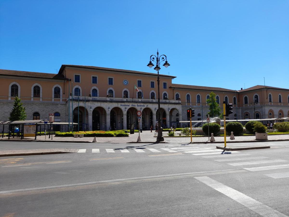 Pisa Train Station Hostel Buitenkant foto