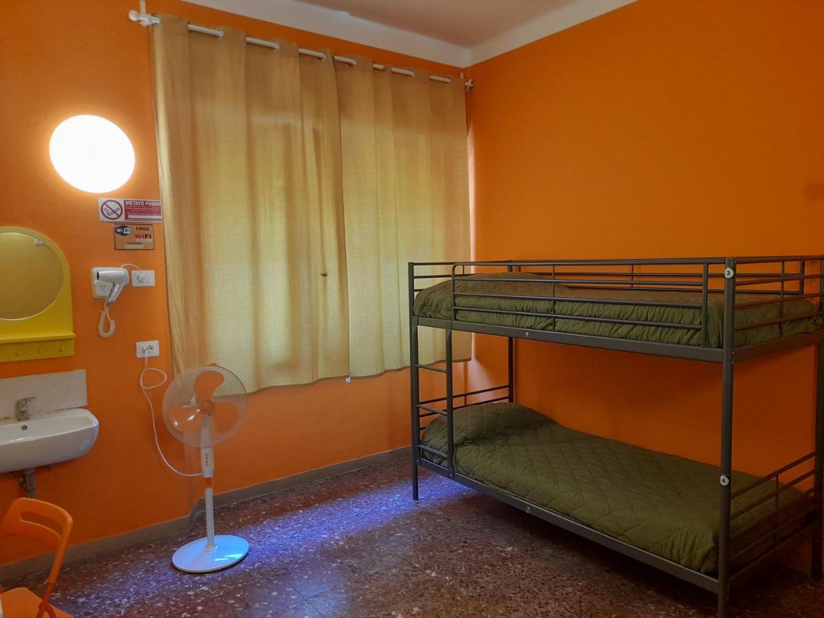 Pisa Train Station Hostel Buitenkant foto