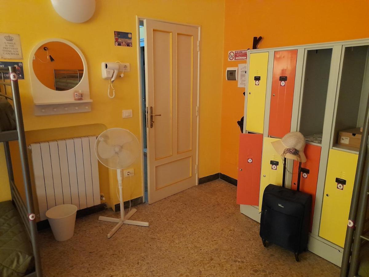 Pisa Train Station Hostel Buitenkant foto